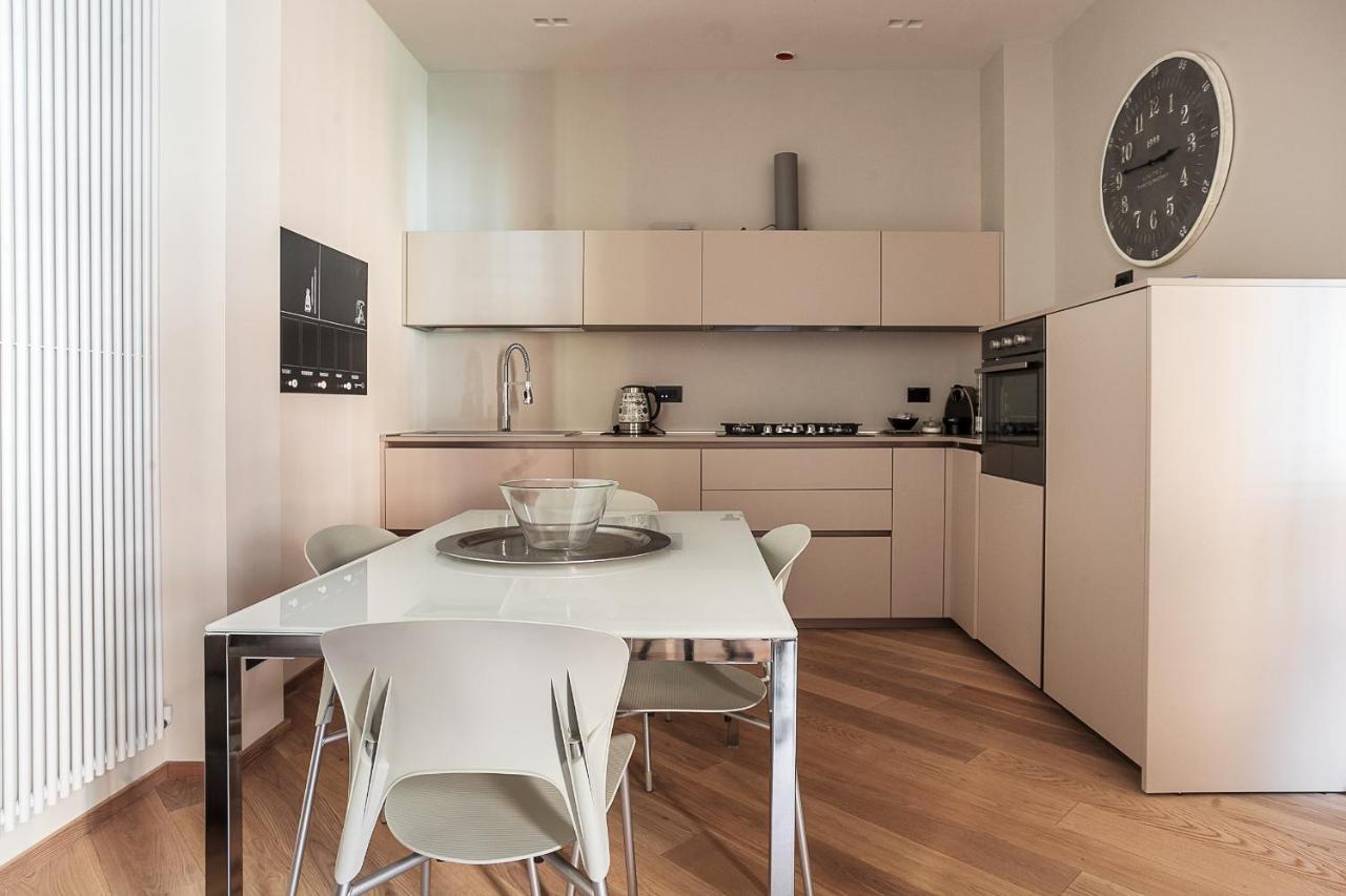 Residence Rizzoli-Suites Apartments Болонья Екстер'єр фото